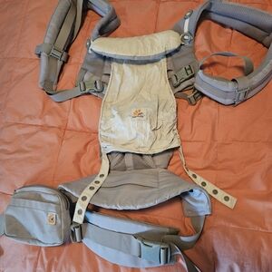 Ergobaby Carrier in Light Gray